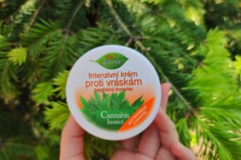 Crema intensiva impotriva ridurilor Cannabis de la Bione Cosmetics cu peptide de cupru – review
